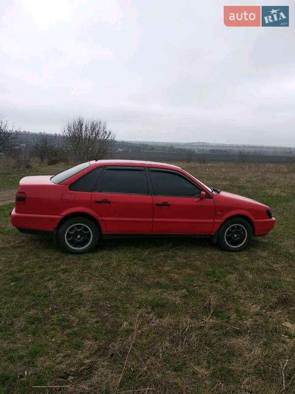 Седан Volkswagen Passat 1994 в Одесі