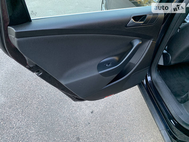 Універсал Volkswagen Passat 2010 в Києві