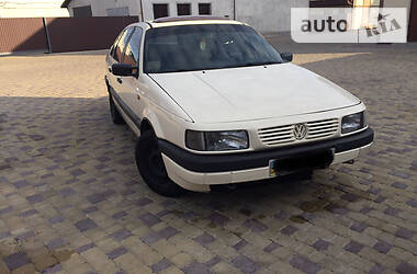 Седан Volkswagen Passat 1990 в 
