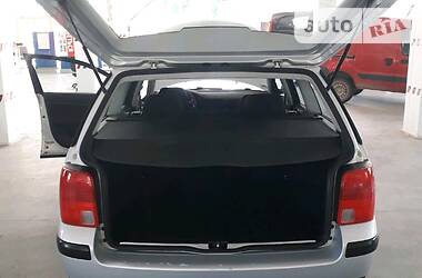 Універсал Volkswagen Passat 2000 в 