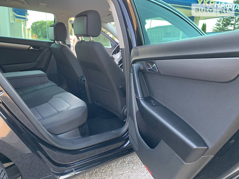 Універсал Volkswagen Passat 2011 в Коломиї