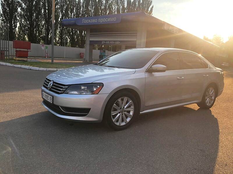 Седан Volkswagen Passat 2012 в Києві