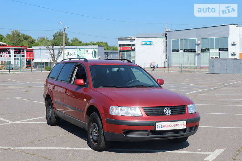 Універсал Volkswagen Passat 1998 в 
