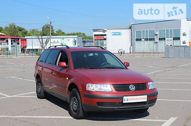 Універсал Volkswagen Passat 1998 в 