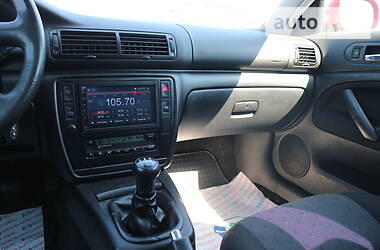 Універсал Volkswagen Passat 1998 в 