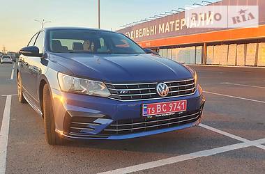 Седан Volkswagen Passat 2017 в Луцке