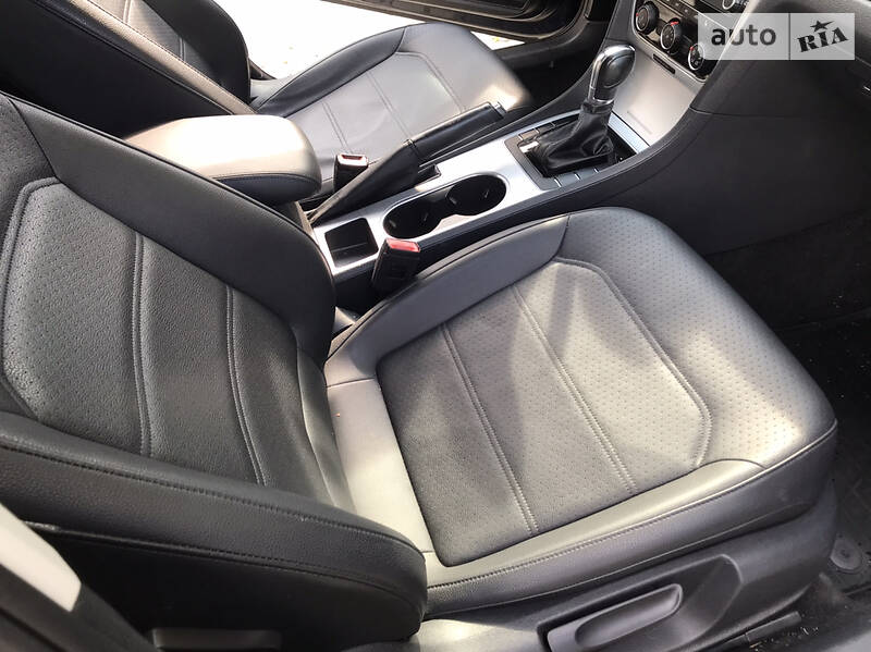 Седан Volkswagen Passat 2013 в Івано-Франківську