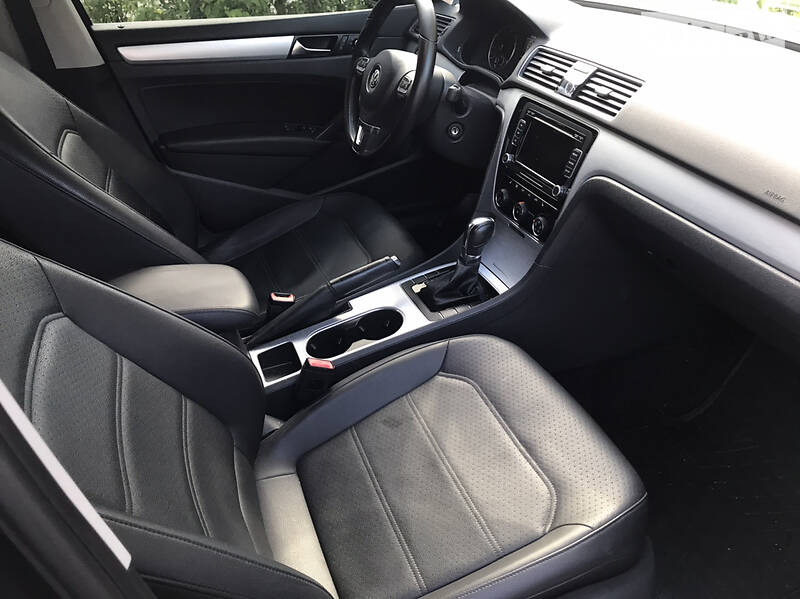 Седан Volkswagen Passat 2013 в Івано-Франківську