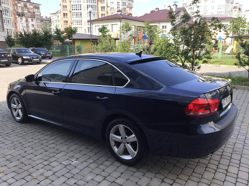 Седан Volkswagen Passat 2013 в Івано-Франківську