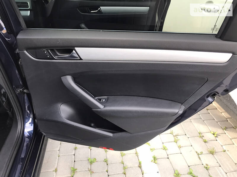 Седан Volkswagen Passat 2013 в Івано-Франківську