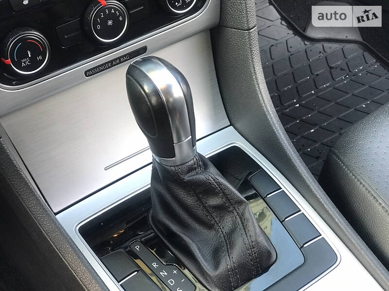 Седан Volkswagen Passat 2013 в Івано-Франківську