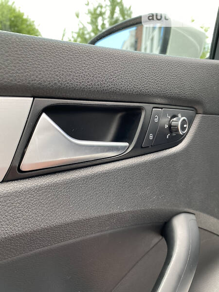 Седан Volkswagen Passat 2012 в Києві