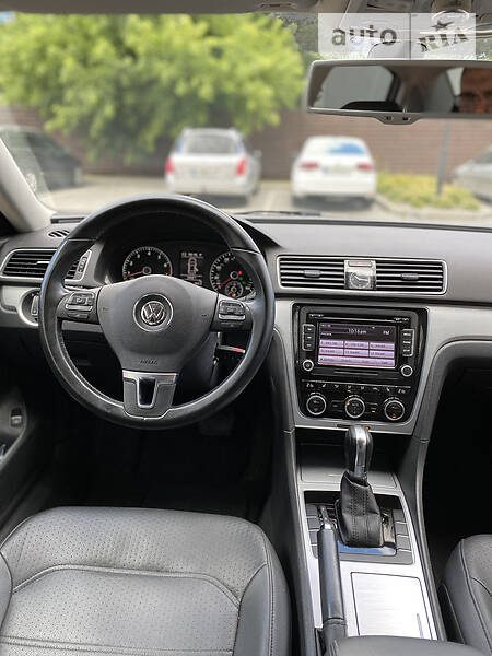 Седан Volkswagen Passat 2012 в Києві