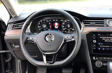 Седан Volkswagen Passat 2018 в Киеве