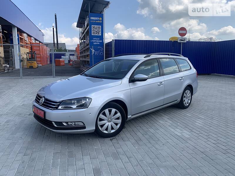 Універсал Volkswagen Passat 2012 в Івано-Франківську