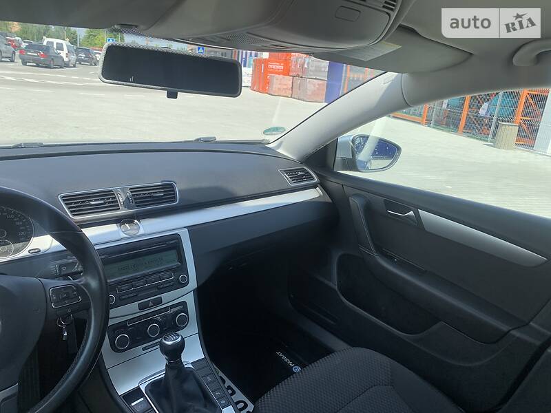 Універсал Volkswagen Passat 2012 в Івано-Франківську