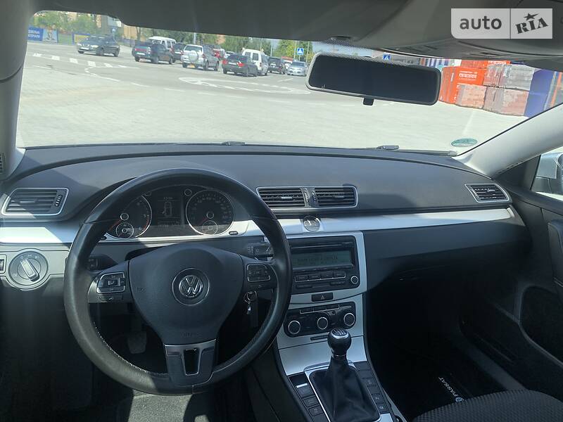 Універсал Volkswagen Passat 2012 в Івано-Франківську