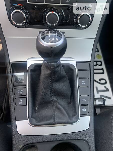 Універсал Volkswagen Passat 2012 в Івано-Франківську