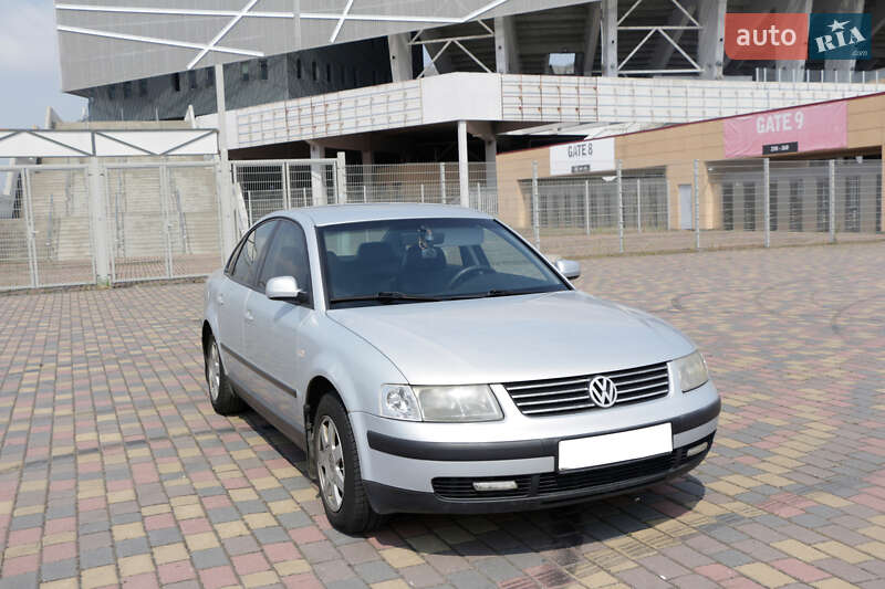 Седан Volkswagen Passat 1997 в Львове