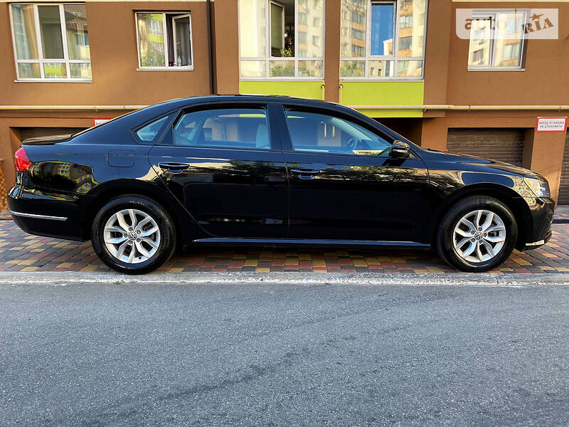 Седан Volkswagen Passat 2017 в Києві