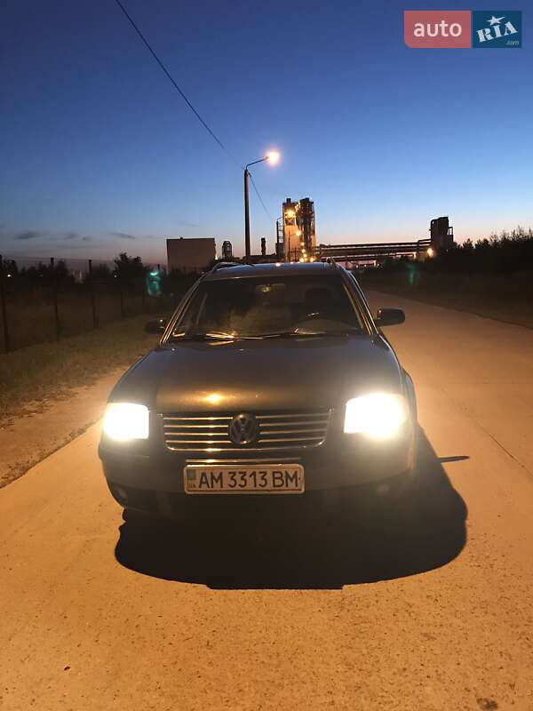Універсал Volkswagen Passat 2001 в 