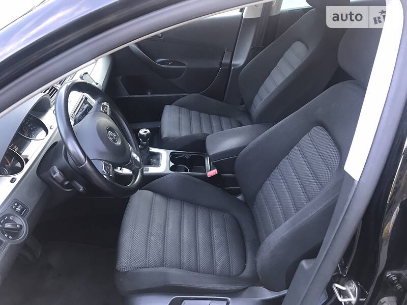 Універсал Volkswagen Passat 2010 в Ірпені
