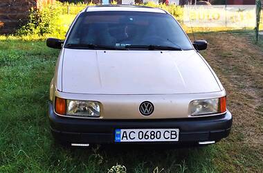 Седан Volkswagen Passat 1989 в Ратным