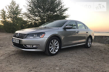 Седан Volkswagen Passat 2012 в Днепре