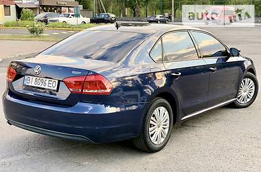 Седан Volkswagen Passat 2013 в Горішніх Плавнях