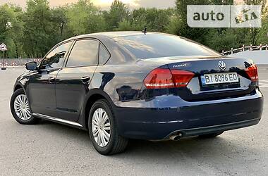 Седан Volkswagen Passat 2013 в Горішніх Плавнях