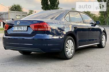 Седан Volkswagen Passat 2013 в Горішніх Плавнях