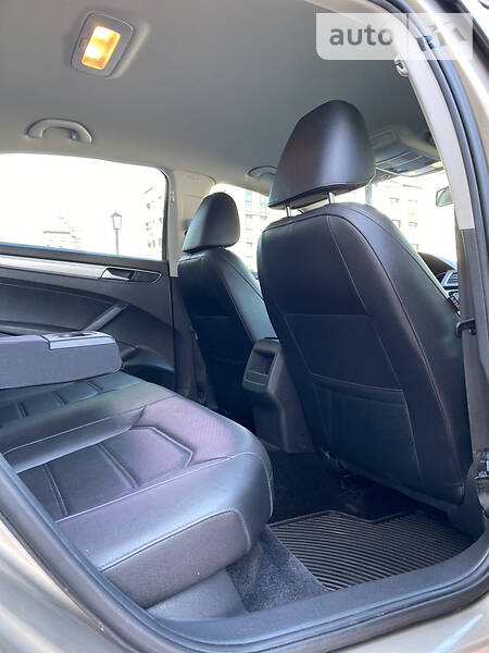 Седан Volkswagen Passat 2016 в Києві