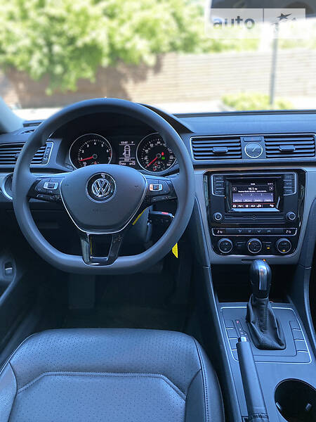 Седан Volkswagen Passat 2016 в Києві