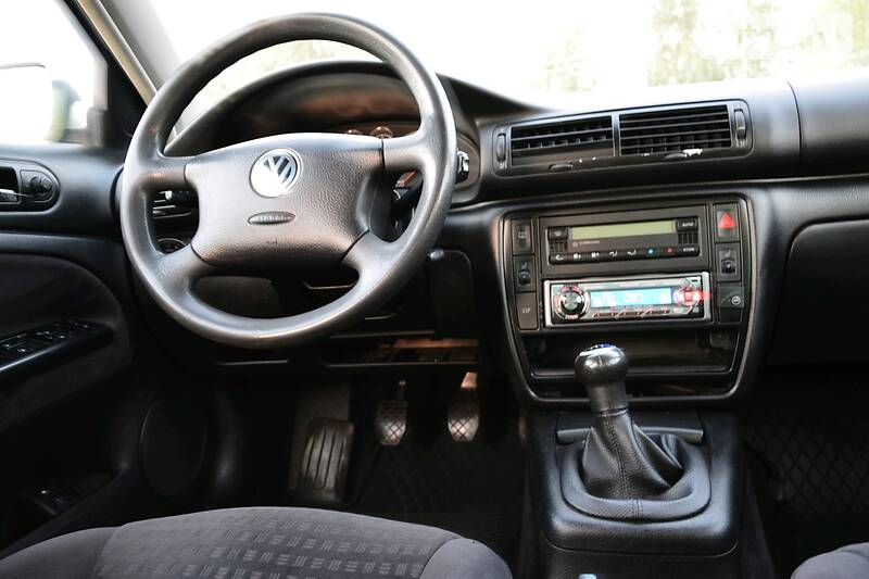 Седан Volkswagen Passat 2002 в Дрогобичі