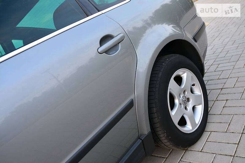 Седан Volkswagen Passat 2002 в Дрогобичі