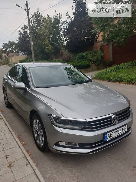 Седан Volkswagen Passat 2015 в Дніпрі