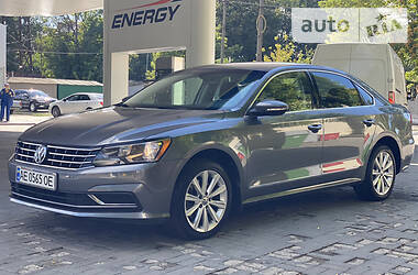 Седан Volkswagen Passat 2015 в 