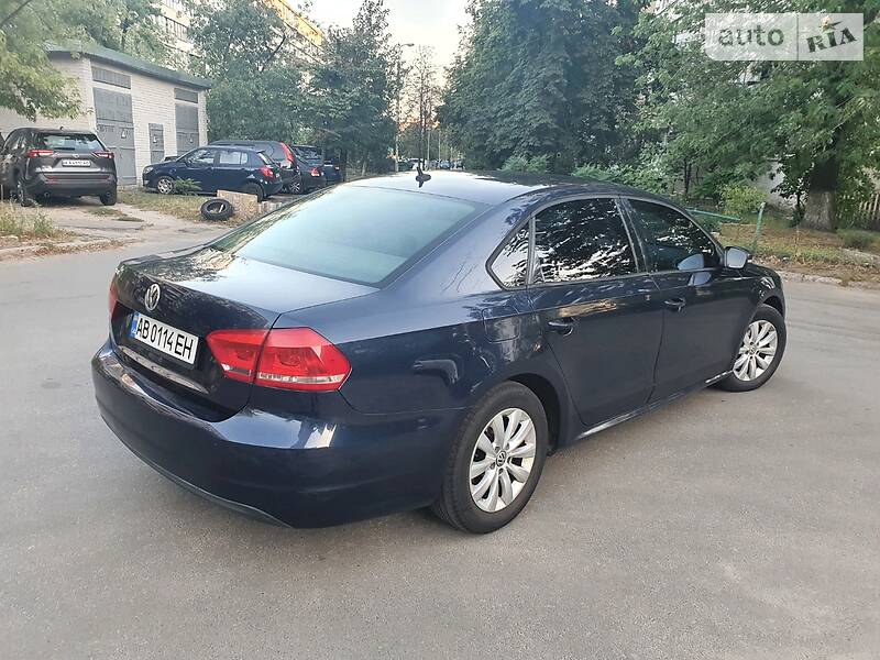 Седан Volkswagen Passat 2012 в Києві