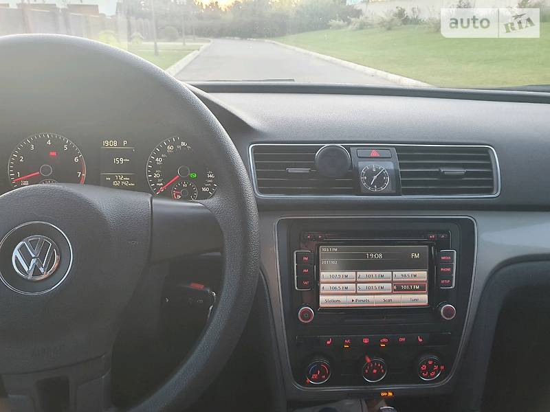 Седан Volkswagen Passat 2012 в Києві