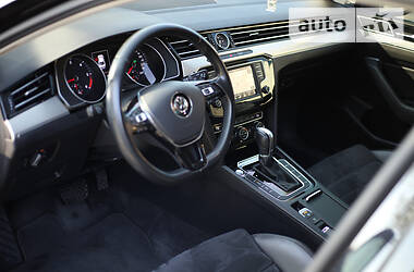 Седан Volkswagen Passat 2015 в 