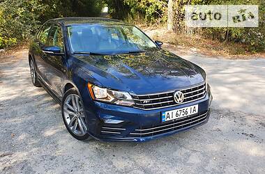 Седан Volkswagen Passat 2018 в Киеве