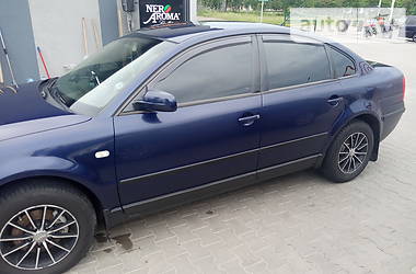 Седан Volkswagen Passat 2000 в Луцке