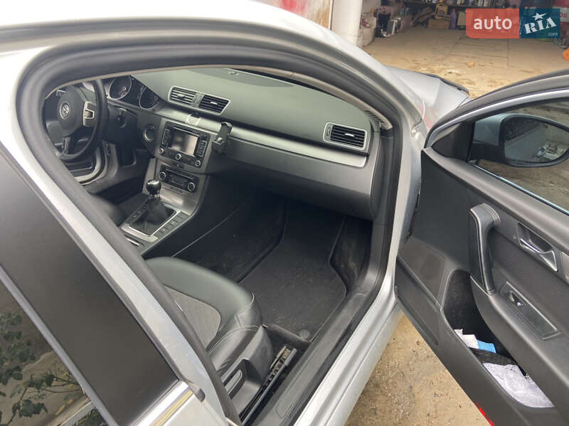 Универсал Volkswagen Passat 2011 в Рени