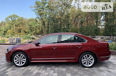 Седан Volkswagen Passat 2017 в Киеве