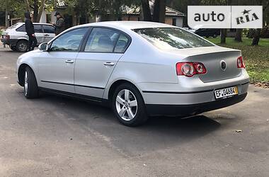 Седан Volkswagen Passat 2007 в Ровно