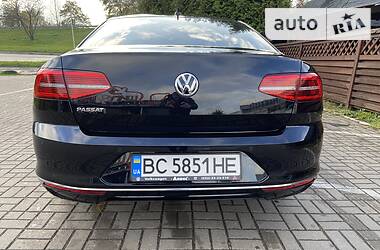 Седан Volkswagen Passat 2018 в Львові