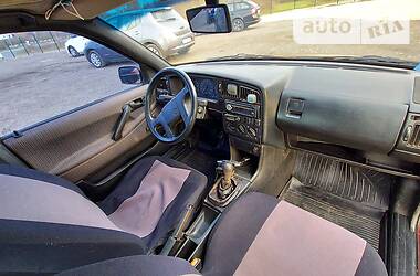 Седан Volkswagen Passat 1992 в 