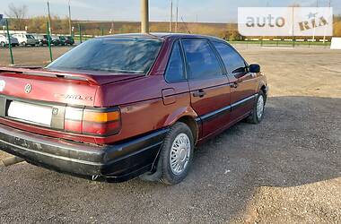 Седан Volkswagen Passat 1992 в 