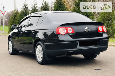 Седан Volkswagen Passat 2010 в Ровно