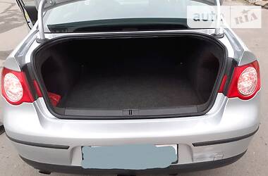 Седан Volkswagen Passat 2005 в 